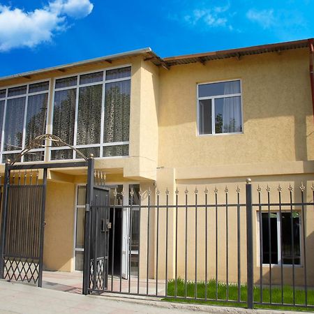 Hostel Esal Osh Bagian luar foto
