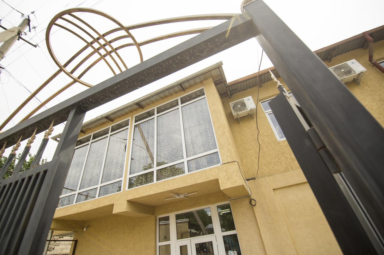 Hostel Esal Osh Bagian luar foto