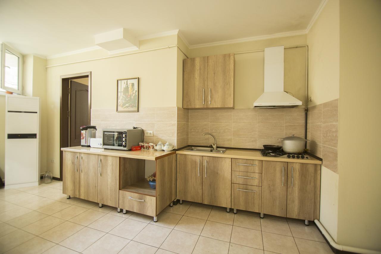 Hostel Esal Osh Bagian luar foto