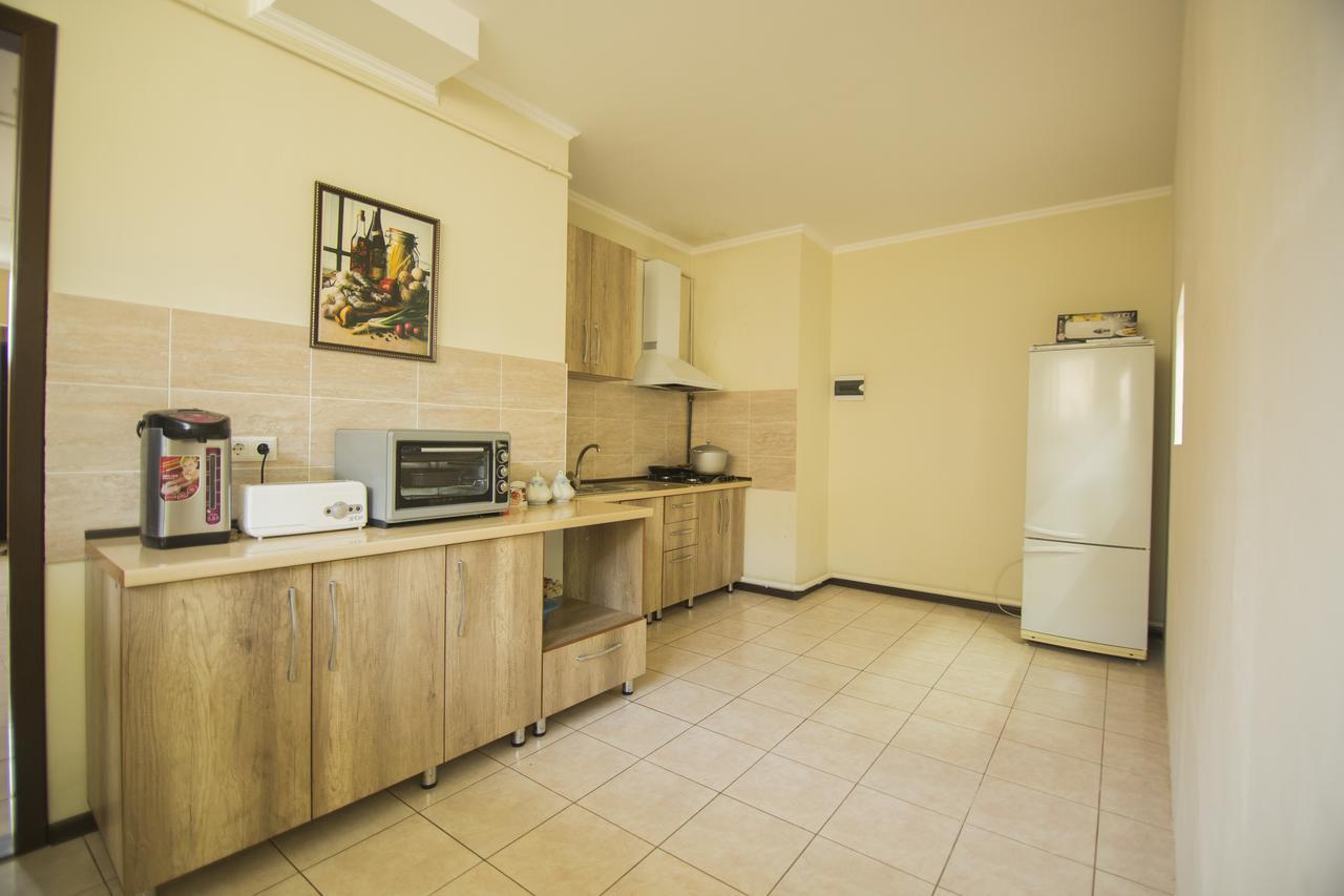 Hostel Esal Osh Bagian luar foto